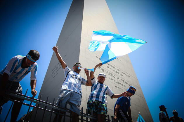 December 18, 2022, Buenos Aires, Argentina: Argentina fans celebrate the victory against France, for the finals of world cup Qatar 2022. Final Score: Argentina 4 - 2 France Buenos Aires Argentina - ZUMAs197 20221218_zab_s197_068 Copyright: xRobertoxTuerox