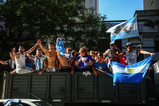 December 18, 2022, Buenos Aires, Argentina: Argentina fans celebrate their championship in the World Cup Qatar 2022. Buenos Aires Argentina - ZUMAs197 20221218_zaa_s197_266 Copyright: xRobertoxTuerox
