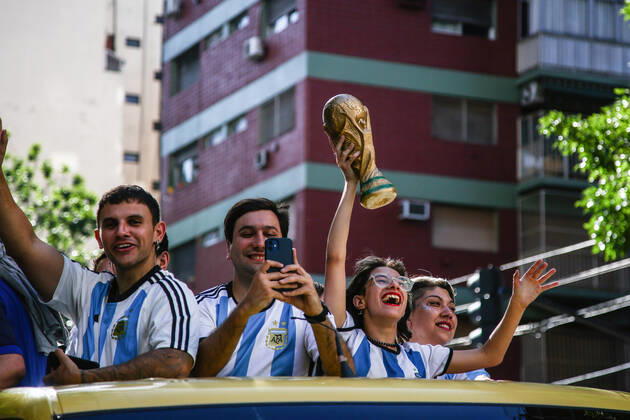December 18, 2022, Buenos Aires, Argentina: Argentina fans celebrate their championship in the World Cup Qatar 2022. Buenos Aires Argentina - ZUMAs197 20221218_zaa_s197_267 Copyright: xRobertoxTuerox