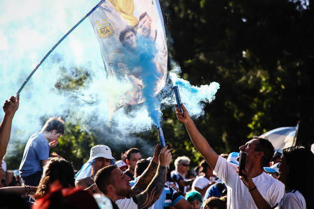 December 18, 2022, Buenos Aires, Argentina: Argentina fans celebrate their championship in the World Cup Qatar 2022. Buenos Aires Argentina - ZUMAs197 20221218_zaa_s197_270 Copyright: xRobertoxTuerox