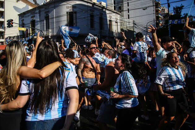 December 18, 2022, Buenos Aires, Argentina: Argentina fans celebrate their championship in the World Cup Qatar 2022. Buenos Aires Argentina - ZUMAs197 20221218_zaa_s197_271 Copyright: xRobertoxTuerox