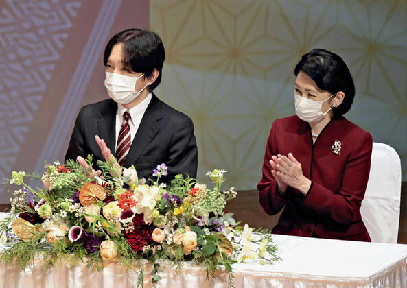 Entertainment Bilder des Tages Crown Prince Fumihito at award ceremony Japanese Crown Prince Fumihito and Crown Princess Kiko attend a cultural award ceremony in Fukuoka, southwestern Japan, on Dec. 22, 2022. (Pool photo)  A14AA0001378732P
