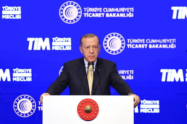 Türkei, Recep Tayyip Erdogan präsentiert Außenhandelszahlen für 2022 in Ankara Turkish President Recep Tayyip Erdogan participates in the Announcement of Foreign Trade Figures for the Year 2022 program in Ankara Turkish President Recep Tayyip Erdogan participates in the Announcement of Foreign Trade Figures for the Year 2022 program in Ankara on January 2, 2023. Photo by Turkish presidency apaimages Ankara Ankara Turkey 020123_ANKARA_TPO_00 (3) Copyright: xapaimagesxTurkishxpresidencyx xapaimagesx