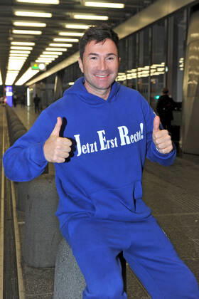 RTL - Dschungelcamp 2023. Lucas Cordalis anläßlich der Abreise der Kandidaten der RTL - Sendung Ich bin ein Star - holt mich hier raus zum Dschungel-Camp 2023 in Australien am 02.01.2023 auf dem Flughafen Frankfurt Main. 20230102MWI53834