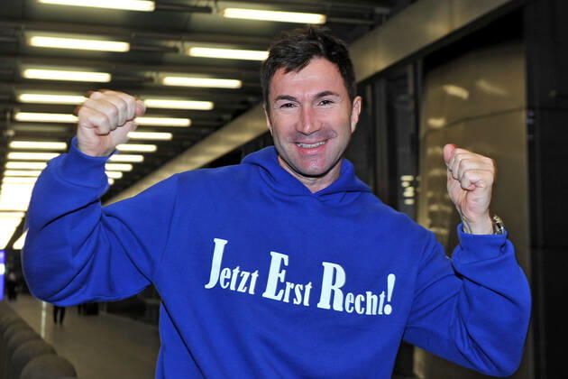 RTL - Dschungelcamp 2023. Lucas Cordalis anläßlich der Abreise der Kandidaten der RTL - Sendung Ich bin ein Star - holt mich hier raus zum Dschungel-Camp 2023 in Australien am 02.01.2023 auf dem Flughafen Frankfurt Main. 20230102MWI53841