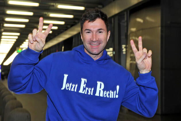 RTL - Dschungelcamp 2023. Lucas Cordalis anläßlich der Abreise der Kandidaten der RTL - Sendung Ich bin ein Star - holt mich hier raus zum Dschungel-Camp 2023 in Australien am 02.01.2023 auf dem Flughafen Frankfurt Main. 20230102MWI53838