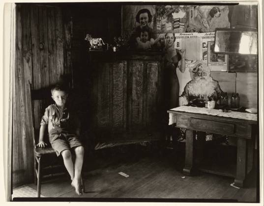 RECORD DATE NOT STATED Coal Miner s House, Scott s Run, West Virginia A Miner s House, Vicinity Morgantown, West Virginia. Walker Evans (American, 1903 - 1975) Copyright: xpiemagsx gb27216 !ACHTUNG AUFNAHMEDATUM GESCHÄTZT!
