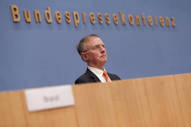 Städte- und Gemeindebund blickt auf 2023 2023-01-04, Deutschland, Berlin - Bundespressekonferenz: Der Deutsche Städte- und Gemeindebund (DStGB) blickt auf das Jahr 2022 zurück und gibt einen Ausblick auf 2023. Im Bild l. Uwe Brandl, Präsident des DStGB und Erster Bürgermeister der Stadt Abensberg, und Dr. Gerd Landsberg, Geschäftsführendes Präsidialmitglied des DStGB.