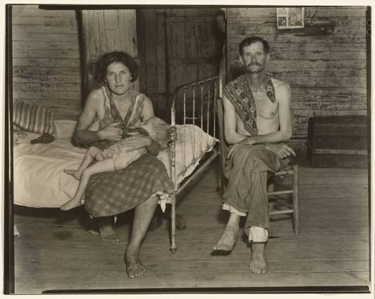RECORD DATE NOT STATED Bud Fields with His Wife Ivy, and His Daughter Ellen, Hale County, Alabama. Walker Evans (American, 1903 - 1975) Copyright: xpiemagsx gb42954 !ACHTUNG AUFNAHMEDATUM GESCHÄTZT!