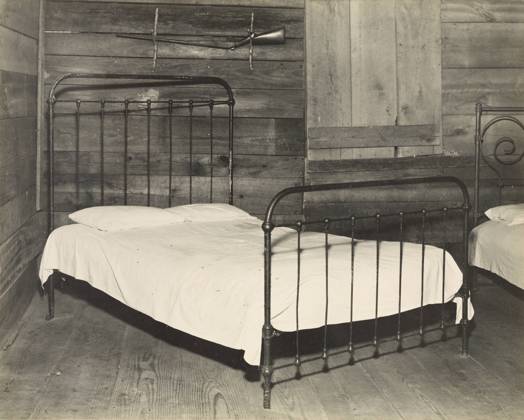 RECORD DATE NOT STATED Bed, Tenant Farmhouse, Hale County, Alabama Floyd Burrough s Bedroom, Hale County, Alabama. Walker Evans (American, 1903 - 1975) Copyright: xpiemagsx gb59367 !ACHTUNG AUFNAHMEDATUM GESCHÄTZT!