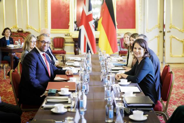 News Themen der Woche KW01 News Bilder des Tages (L-R) Annalena Baerbock, Bundesaussenministerin, trifft James Cleverly, Minister fuer auswaertige Angelegenheiten, den Commonwealth und internationale Zusammenarbeit des Vereinigten Koenigreichs Grossbritannien und Nordirland, zum Gespraech im Lancaster House. London, 05.01.2023. London United Kingdom