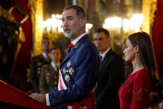 Spain s King Felipe VI (C) delivers a speech next to Queen Letizia (R) during the official reception to mark Military Eastern celebration at Royal Palace in Madrid, Spain, 06 January 2022. Spain s King Felipe VI chairs Military Eastern celebration in Madrid !ACHTUNG: NUR REDAKTIONELLE NUTZUNG! Copyright: xJ.J.xGuillenx GRAF3053 20230106-b3a2ebff3c8a549055e1773a585f5f32dfbd564b