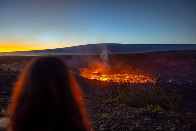 VOLCANO, HI - January 7, 2023: Spectators observe the eruption pictured as Hawaii?s Kilauea volcano eruption continued after re-erupting on January 5th in Volcano, HI on January 7, 2023. Copyright: xErikxKabikxPhotography xMediaPunchx