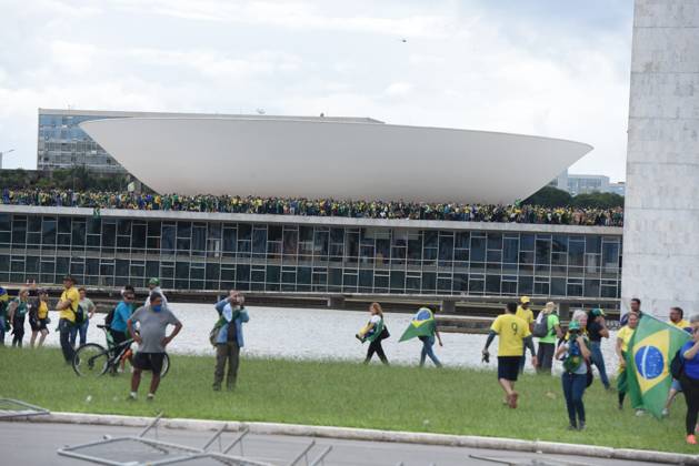 BRASÍLIA, DF - 08.01.2023: TERRORISMO ANTIDEMOCRÁTICO EM BRASÍLIA - this Sunday (8) terrorist Bolsonarists generate chaos in Brasilia in an attempted coup with the invasion of the STF, National Congress and the Planalto Palace. x2317124x  TonxMolina