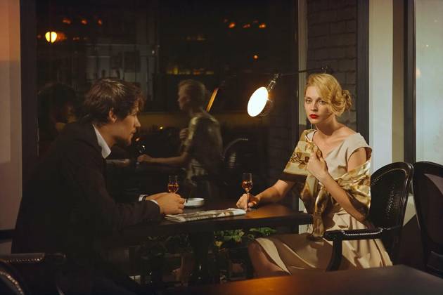  Man and woman in bar having aperitif, Handsome man and beautiful woman in bar having aperitif, Handsome man and beautiful woman in bar having aperitif model released, Symbolfoto , 17.11.2022, Copyright: xBoomeartx Panthermedia32935454.jpg