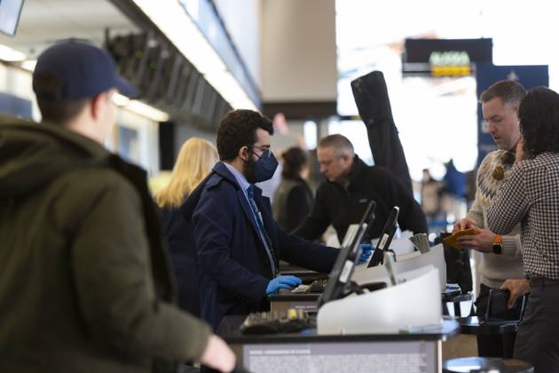 January 10, 2023, SeaTac, Washington, U.S: Alaska Airlines customer service agents assist arriving passengers at Seattle-Tacoma International Airport in SeaTac, Washington on Tuesday, January 10, 2023. SeaTac U.S. - ZUMAg235 20230110_zap_g235_003 Copyright: xPaulxChristianxGordonx