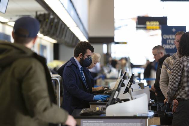 January 10, 2023, SeaTac, Washington, U.S: Alaska Airlines customer service agents assist arriving passengers at Seattle-Tacoma International Airport in SeaTac, Washington on Tuesday, January 10, 2023. SeaTac U.S. - ZUMAg235 20230110_zap_g235_013 Copyright: xPaulxChristianxGordonx