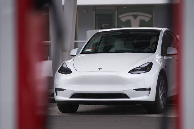 January 13, 2023, Santa Monica, California, US: A Tesla vehicle charges at a Tesla supercharger location in Santa Monica, California on January 13, 2023. Tesla Inc. cut prices across its lineup in the carmakerÃ¢â‚¬â ¢s latest effort to try to increase demand after several quarters of disappointing deliveries. Santa Monica US - ZUMAd211 20230113_zap_d211_014 Copyright: xAllisonxDinnerx
