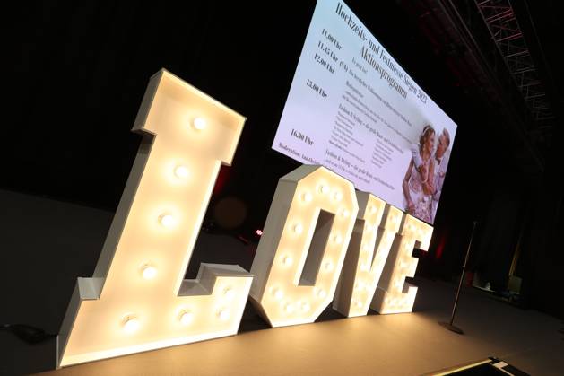 Impressionen der Hochzeits und Festmesse 2023 in der Siegerlandhalle Messe zum Thema Hochzeit und Fest am 14.01.2023 in Siegen Deutschland. Nur Redaktionelle Nutzung