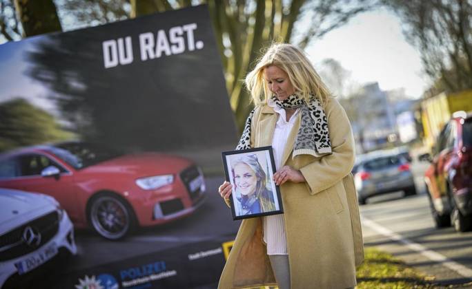 Plakate gegen Raser in Dortmund. Copyright: RalfxRottmann
