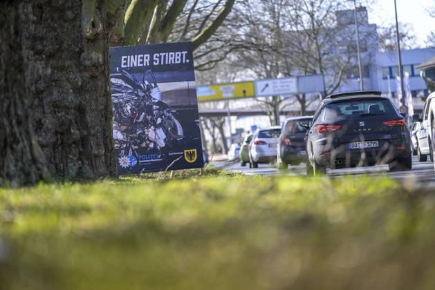 Plakate gegen Raser in Dortmund. Copyright: RalfxRottmann