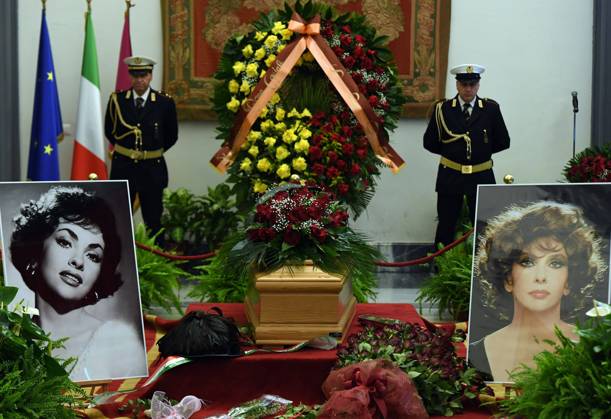 Bilder des Jahres 2023, Entertainment 01 Januar Entertainment Themen der Woche KW03 Entertainment Bilder des Tages Rome 01 18 2023 Gina Lollobrigida s funeral chamber set up in the Sala della Protomoteca in the Campidoglio Editorial Usage Only  Copyright: xFABIOxCIMAGLIAx xIPAx Agenzia_Fotogramma_FGR3728452