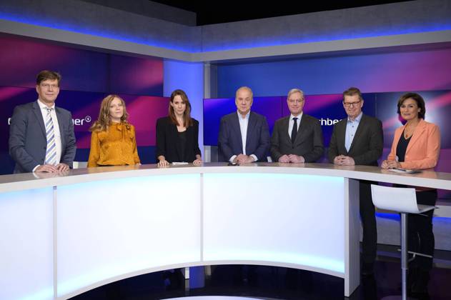 Christoph Schwennicke, Sarah Bosetti, Natalie Amiri, Hubertus Meyer-Burckhardt, Norbert Röttgen, Ralf Stegner und Sandra Maischberger in der ARD-Talkshow maischberger im Studio Adlershof. Berlin, 18.01.2023