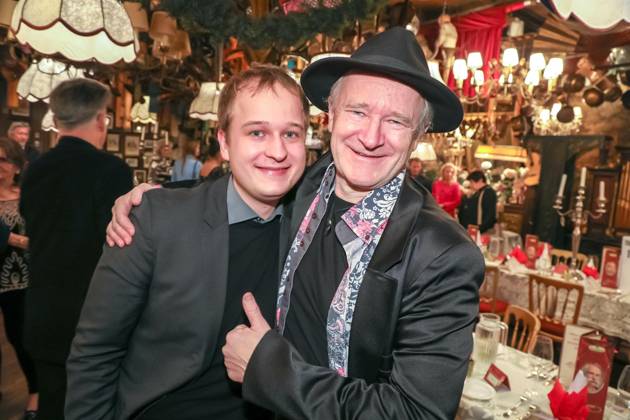 RECORD DATE NOT STATED 19.01.2023, Marchfelderhof Deutsch-Wagram, Künstler-Neujahrsempfang 2022, Auszeichnung Lebenswerk Bühne an Gerhard ERNST! im Bild: Gernot Kranner -mit Sohn Sebastian, Künstler-Neujahrsempfang 2022