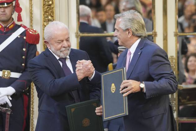 Bilder des Jahres 2023, News 01 Januar News Themen der Woche KW04 News Bilder des Tages January 23, 2023, City of Buenos Aires, City of Buenos Aires, Argentina: INT. WorldNews. January 23, 2023. City of Buenos Aires, Argentina.- President of Brazil, INACIO LULA DA SILVA, and President of Argentina, ALBERTO FERNANDEZ, at press conference during the first oficial international meeting between the two presidents since LULA DA SILVA started his third presidentialism in Brazil on January 1st, 2023. City of Buenos Aires Argentina - ZUMAf135 20230123_zap_f135_012 Copyright: xJulietaxFerrariox