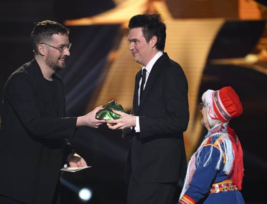 STOCKHOLM 20230123 Thomas Jackson director and Britta Marakatt Labba receive the golden badger for best documentary film for Historjá stitch for Sápmi by comedian Nisse Hallberg during the Golden Badger Gala at Cirkus in Stockholm STOCKHOLMK SWEDEN x10040x,  Copyright: xAndersxWiklund TTx GULDBAGGEN 2023 TTABB0000000000154622