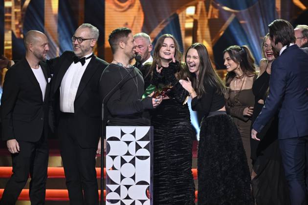 STOCKHOLM 20230123 The gang behind the film Feed receives the Guldbaggen Audience Award during the Guldbagge Gala at Circus in Stockholm STOCKHOLMK SWEDEN x10040x,  Copyright: xAndersxWiklund TTx GULDBAGGEN 2023 TTABB0000000000154638