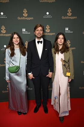 Director Ruben Ostlund and his twin daughters Alva and Hilda arrive at the Swedish Film Awards, Guldbaggegalan, at Cirkus in Stockholm, Sweden, January 23, 2023 STOCKHOLMK SWEDEN x10040x,  Copyright: xAndersxWiklund TTx SWEDISH FILM AWARDS 2023 SCANPIXB054504
