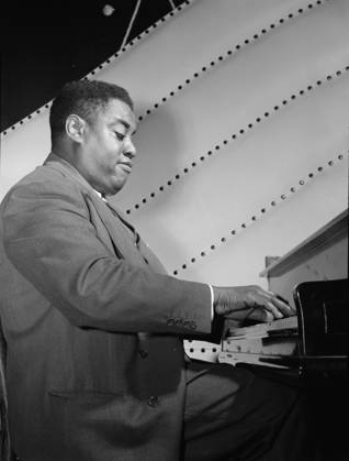 RECORD DATE NOT STATED Portrait of Art Tatum, Vogue Room, New York, N.Y., 1946. Creator: William Paul Gottlieb. Copyright:xHeritagexArt HeritagexImagesx IMAGO ,2942391 ! ACHTUNG: AUFNAHMEDATUM GESCHÄTZT!  Copyright:HeritagexArt HeritagexImagesx IMAGO