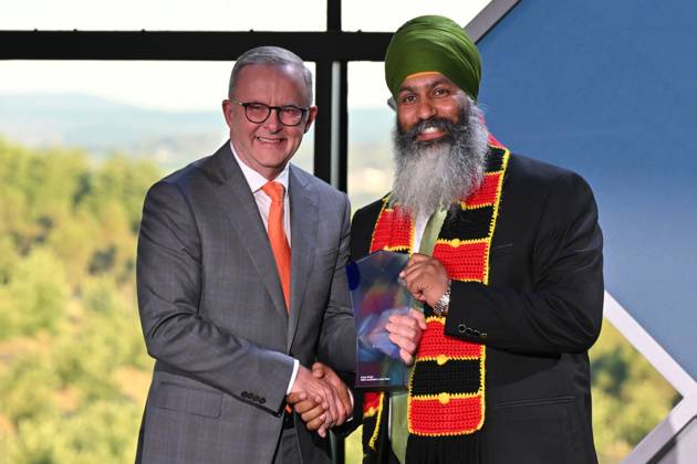 2023 AUSTRALIAN OF THE YEAR AWARDS, Prime Minister Anthony Albanese presents the 2023 Local Hero Amar Singh during the 2023 Australian of the Year Awards ceremony at the National Arboretum in Canberra, Wednesday, January 25, 2023. ( NO ARCHIVING, EDITORIAL USE ONLY, NO USE IN BOOKS WITHOUT CONSENT CANBERRA ACT AUSTRALIA  Copyright: xMICKxTSIKASx 20230125001756410194
