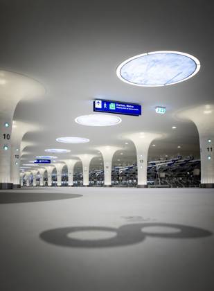 AMSTERDAM - The new bicycle parking at Amsterdam Central. The new Stationsplein parking facility has room for 7,000 bicycles. The bicycle shed was built under water and is connected underground to the metro and station hall. ANP KOEN VAN WEEL netherlands out - belgium out