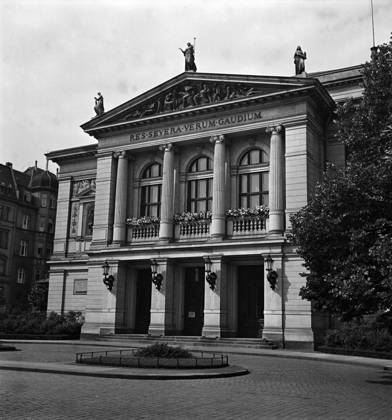 Leipzig Das Gewandhaus im Musikviertel in Leipzig, Deutschland 1930er Jahre. The Gewandhaus concert hall at Leipzig, Germany 1930s., Leipzig Sachsen Deutsches Reich Copyright: xUnitedxArchives M-VerlagxBerlin Lämmel MVB_25003898