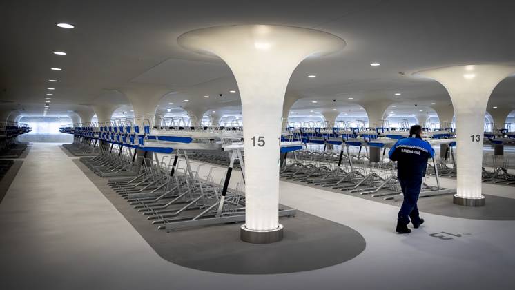 AMSTERDAM - The new bicycle parking at Amsterdam Central. The new Stationsplein parking facility has room for 7,000 bicycles. The bicycle shed was built under water and is connected underground to the metro and station hall. ANP KOEN VAN WEEL netherlands out - belgium out