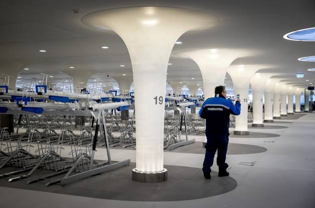 AMSTERDAM - The new bicycle parking at Amsterdam Central. The new Stationsplein parking facility has room for 7,000 bicycles. The bicycle shed was built under water and is connected underground to the metro and station hall. ANP KOEN VAN WEEL netherlands out - belgium out