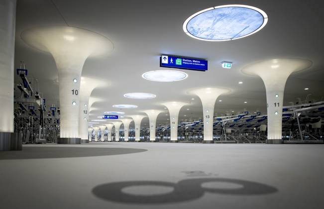 AMSTERDAM - The new bicycle parking at Amsterdam Central. The new Stationsplein parking facility has room for 7,000 bicycles. The bicycle shed was built under water and is connected underground to the metro and station hall. ANP KOEN VAN WEEL netherlands out - belgium out