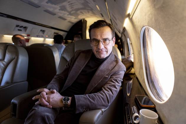 STOCKHOLM 20230125 Prime Minister Ulf Kristersson M during travel in the government plane on the way to Arlanda after visiting Malmö Malmö Sweden x10430x,  Copyright: xChristinexOlsson TTx ULF KRISTERSSON MALMÖ TTABB0000000000155117