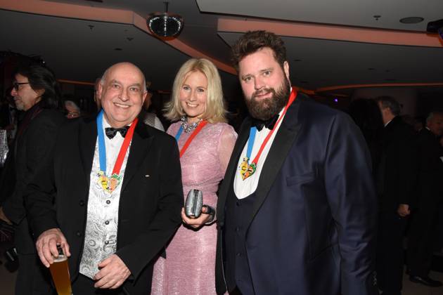 Dr Axel Munz Angermaier Tracht Stefanie Sick Antoine Monot jun. Schauspieler Muenchen 28.01.2023 Deutsches Theater Narrhalla Soiree Verleihung des Karl Valentinsorden Muenchen