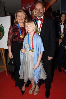 Angela Wiedl Saengerin Uwe Erhardt Saengeer Musiker Tochter Gina Maria Muenchen 28.01.2023 Deutsches Theater Narrhalla Soiree Verleihung des Karl Valentinsorden Muenchen
