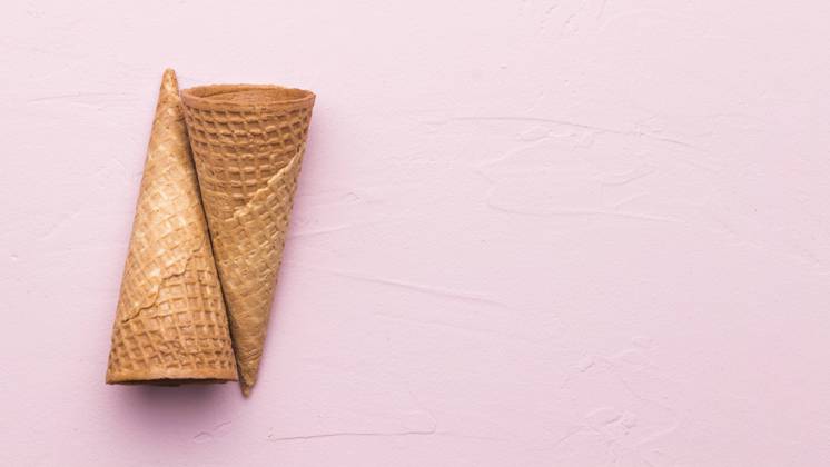 empty waffle cones pink background empty waffle cones pink background Copyright: xZoonar.com OleksandrxLatkunx 18568273 ,model released, Symbolfoto ,property released
