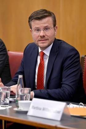 Nürnbergs Oberbürgermeister Marcus König (CSU) bei der Vorstellung des Preisträgers für den Nürnberger Menschenrechtspreis 2023. Der Internationale Nürnberger Menschenrechtspreis 2023 geht an Malcolm Bidali aus Kenia für seinen Einsatz gegen die Ausbeutung von Arbeitsmigranten. Nürnberg, 30.01.2023 Bayern Deutschland Copyright: xDwixAnoraganingrumx