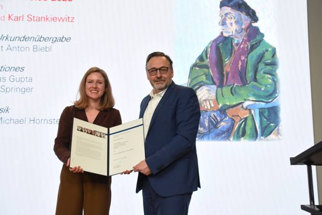 Aykant Deniz Journalistin Preistraegerin Anton Biebl Kulturreferent Muenchen 31.01.2023 Literaturhaus Verleihung der Ernst-Hoferichter-Preise 2023 Muenchen