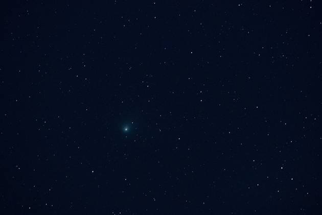 Grüner Komet C 2022 E3 ZTF am Himmel January 31, 2023 - Baker, California, U.S. - A view of comet C 2022 E3 (ZTF) is seen in the night sky near Baker, California on January 31, 2023. The comet was first discovered by astronomers in March 2022 at the Zwicky Transient Facility in California. It has been nicknamed the green comet because of its verdant glow, and is thought to have come from the Oort cloud à a collection of icy bodies that are believed to exist in the farthest-flung part of the solar system. On February 1, the comet will reach its closest point to Earth, known as perigee. Comet C 2022 E3 (ZTF) hasn t been this close in 50,000 years and according to some predictions, it may never be seen again. Baker USA - ZUMAbk3_ 20230201_zaf_bk3_004 Copyright: xDavidxBeckerx