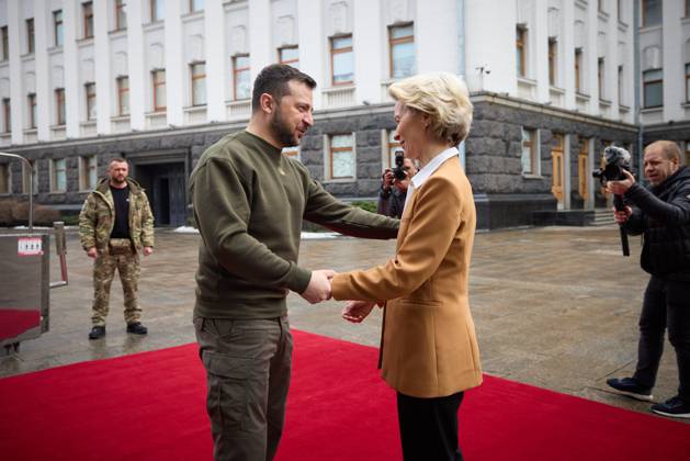 February 2, 2023, Kyiv, Ukraine: Ukrainian President VOLODYMYR ZELENSKYY welcomes European Commission President URSULA VON DER LEYEN during a visit in Kyiv. Zelenskyy hosted a delegation for a European Union summit meeting. Kyiv Ukraine - ZUMAz03_ 20230202_int_z03_073 Copyright: xUkrainexPresidencyx