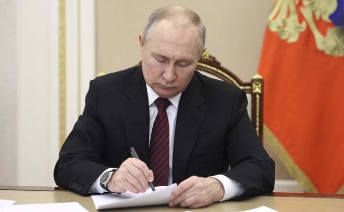February 8, 2023, Moscow, Moscow Oblast, Russia: Russian President Vladimir Putin takes notes during a remote meeting of the Council for Science and Education via video conference from the Kremlin, February 8, 2023 in Moscow, Russia. Moscow Russia - ZUMAp138 20230208_zaa_p138_030 Copyright: xMikhailxMetzel KremlinxPoolx