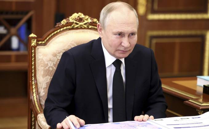 February 9, 2023, Moscow, Moscow Oblast, Russia: Russian President Vladimir Putin holds a face-to-face meeting with Transport Minister Vitaly Savelyev at the Kremlin, February 9, 2023 in Moscow, Russia. Moscow Russia - ZUMAp138 20230209_zaa_p138_087 Copyright: xMikhailxMetzel KremlinxPoolx