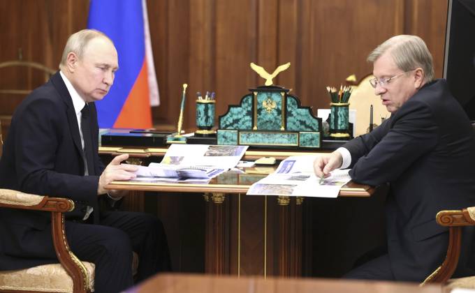 February 9, 2023, Moscow, Moscow Oblast, Russia: Russian President Vladimir Putin holds a face-to-face meeting with Transport Minister Vitaly Savelyev at the Kremlin, February 9, 2023 in Moscow, Russia. Moscow Russia - ZUMAp138 20230209_zaa_p138_090 Copyright: xMikhailxMetzel KremlinxPoolx